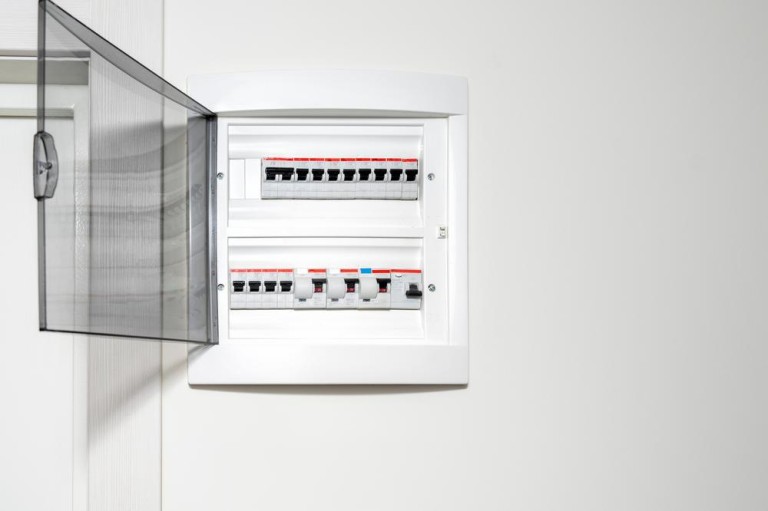 Dépannage électrique aux Pennes-Mirabeau, que faire en urgence ?