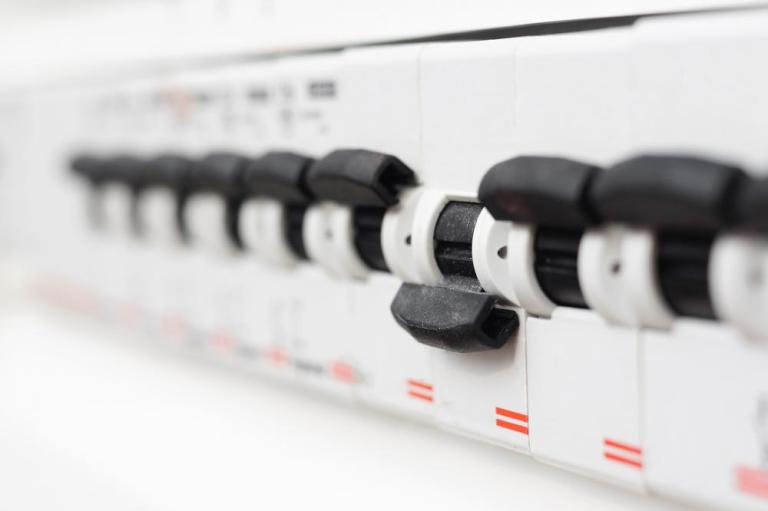 Pourquoi mettre aux normes votre tableau électrique ?